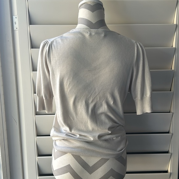 Banana republic cream sweater blouse in size small - Picture 3 of 4